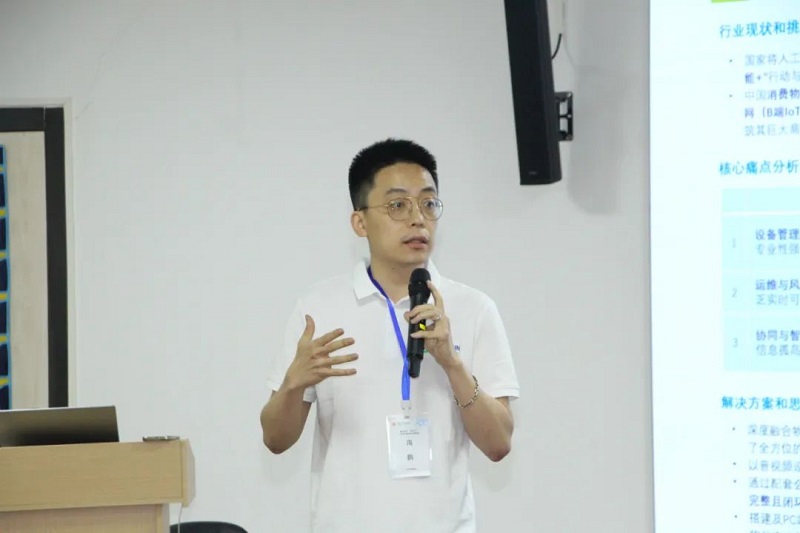 冯鹤 广东组杰青走进利来国际最老品牌智造 .jpg 冯鹤 广东组杰青走进利来国际最老品牌智造 .jpg